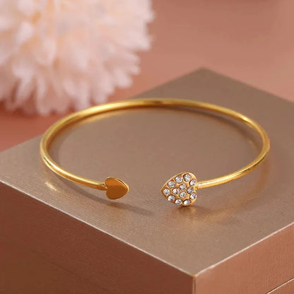 Offrez la Brillance, Portez la Royauté - CI