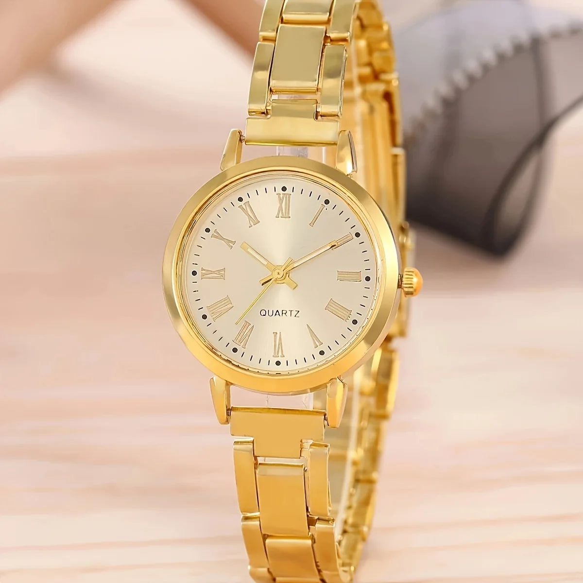 Set Royale Élégance Diamantino – Montre Dorée & Bracelets Luxueux - CI